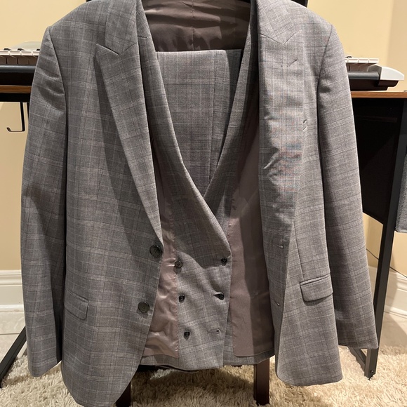 Hugo Boss Red Label 3pc suit - 40R - Picture 3 of 3